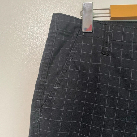 Urban Basics Black & White Grid Pattern Classic Flat  Front Shorts - 32 - Picture 3 of 8